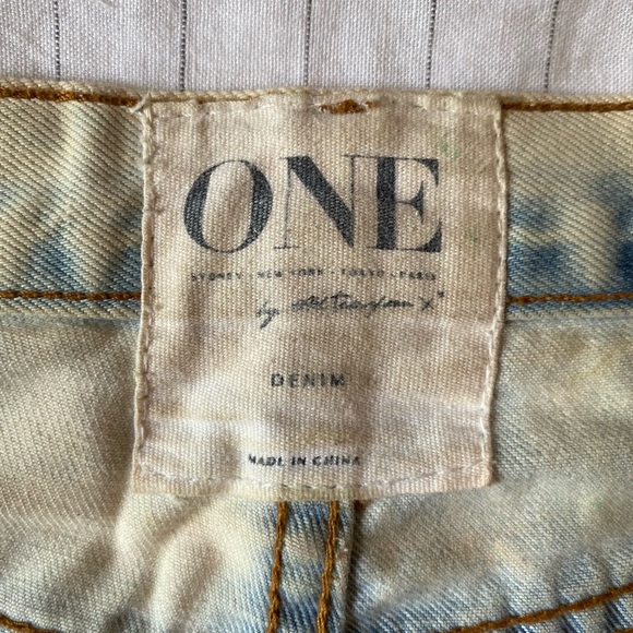 One Teaspoon Distressed Denim Shorts - Picture 4 of 4